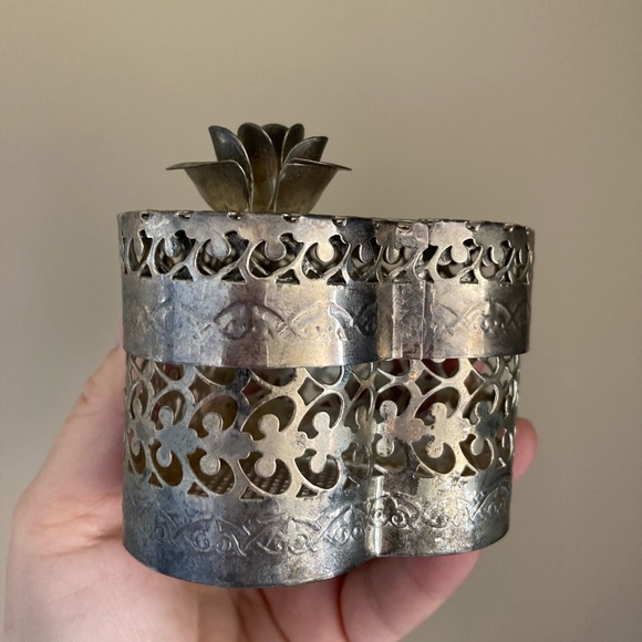 Jewelry Trinket Box Silver Tone, Heart Shaped, Rose, Floral’s , Filigree - Picture 2 of 6